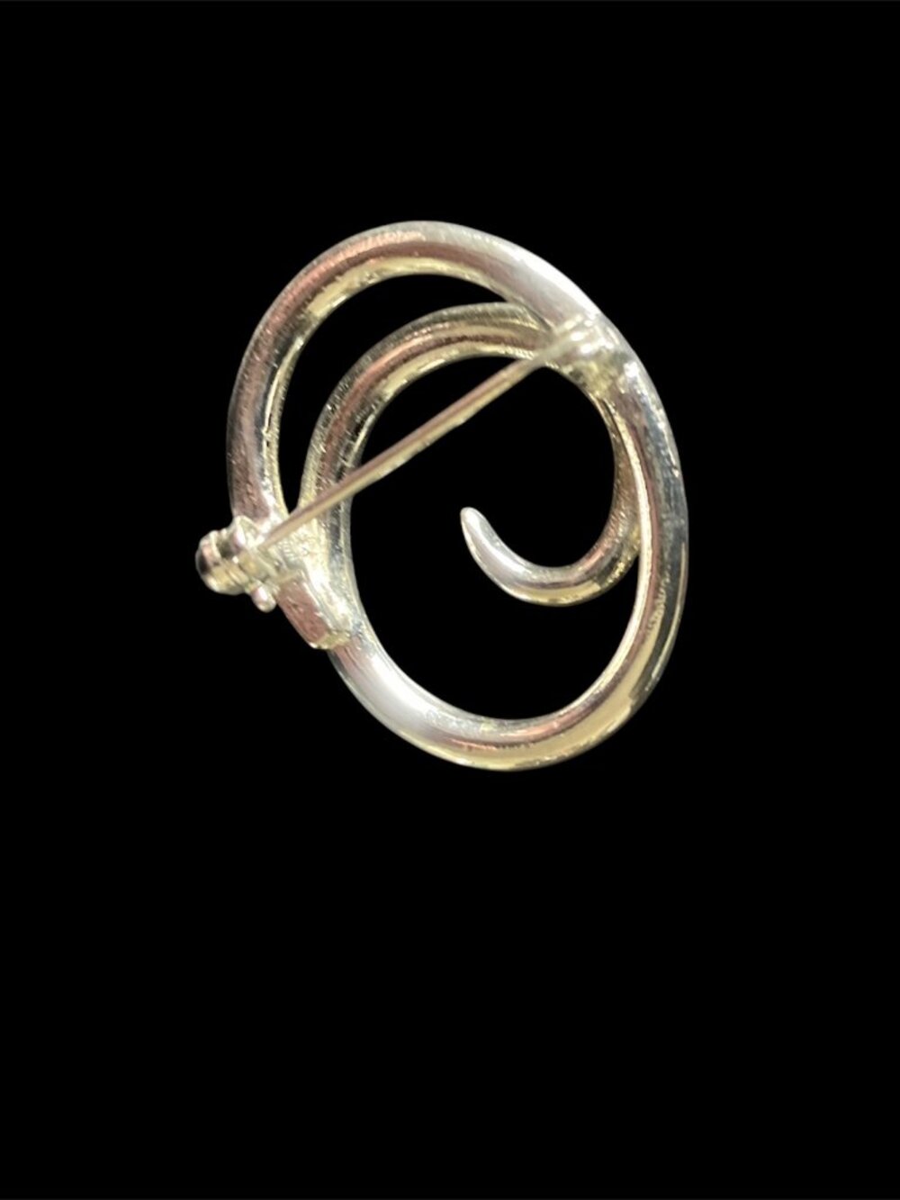 silver tone circle brooch